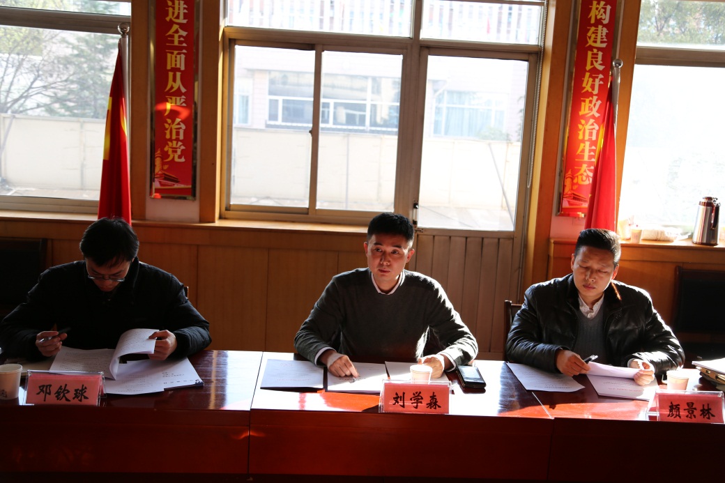 /></p><div>&nbsp;&nbsp;&nbsp; 《產(chǎn)品質(zhì)量司法鑒定通用程序規(guī)范》由司法部司法鑒定管理局于2016年8月立項(xiàng)，由華碧司法鑒定所和上海司法鑒定理論研究會(huì)承擔(dān)具體研制工作。經(jīng)一年多的編制和多次修改，在課題組內(nèi)外同行專家的大力支持下已進(jìn)入定稿階段。規(guī)范研制完成后，司法部司法鑒定管理局將組織專家驗(yàn)收，向各地征求意見后，按照有關(guān)程序發(fā)布。</div><div style=